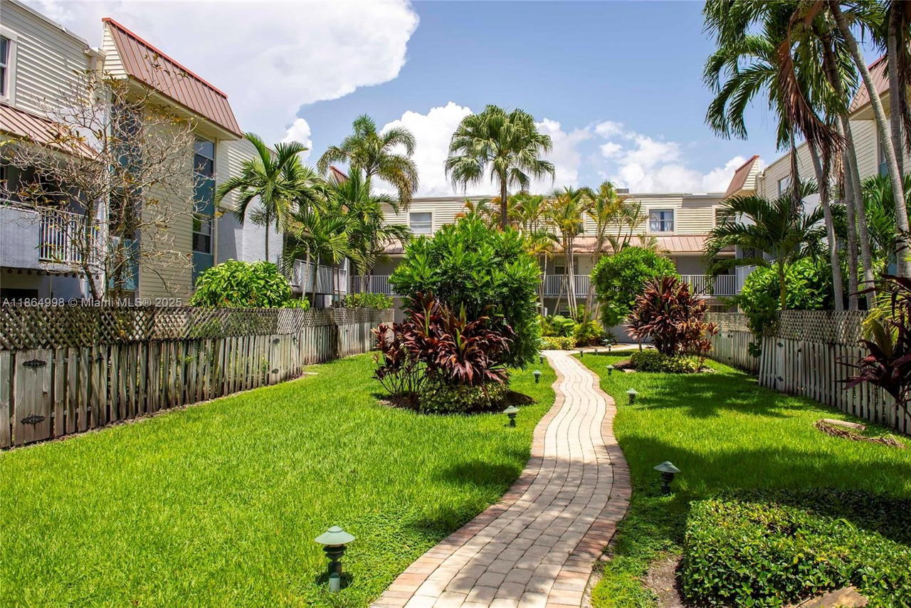 Real estate property located at 4600 67th Ave #237, Miami-dade, Sunwood Condo, Miami, FL