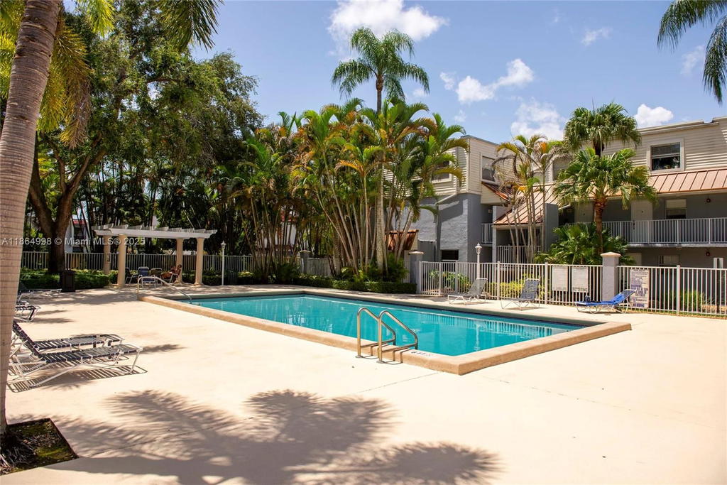 Real estate property located at 4600 67th Ave #237, Miami-dade, Sunwood Condo, Miami, FL