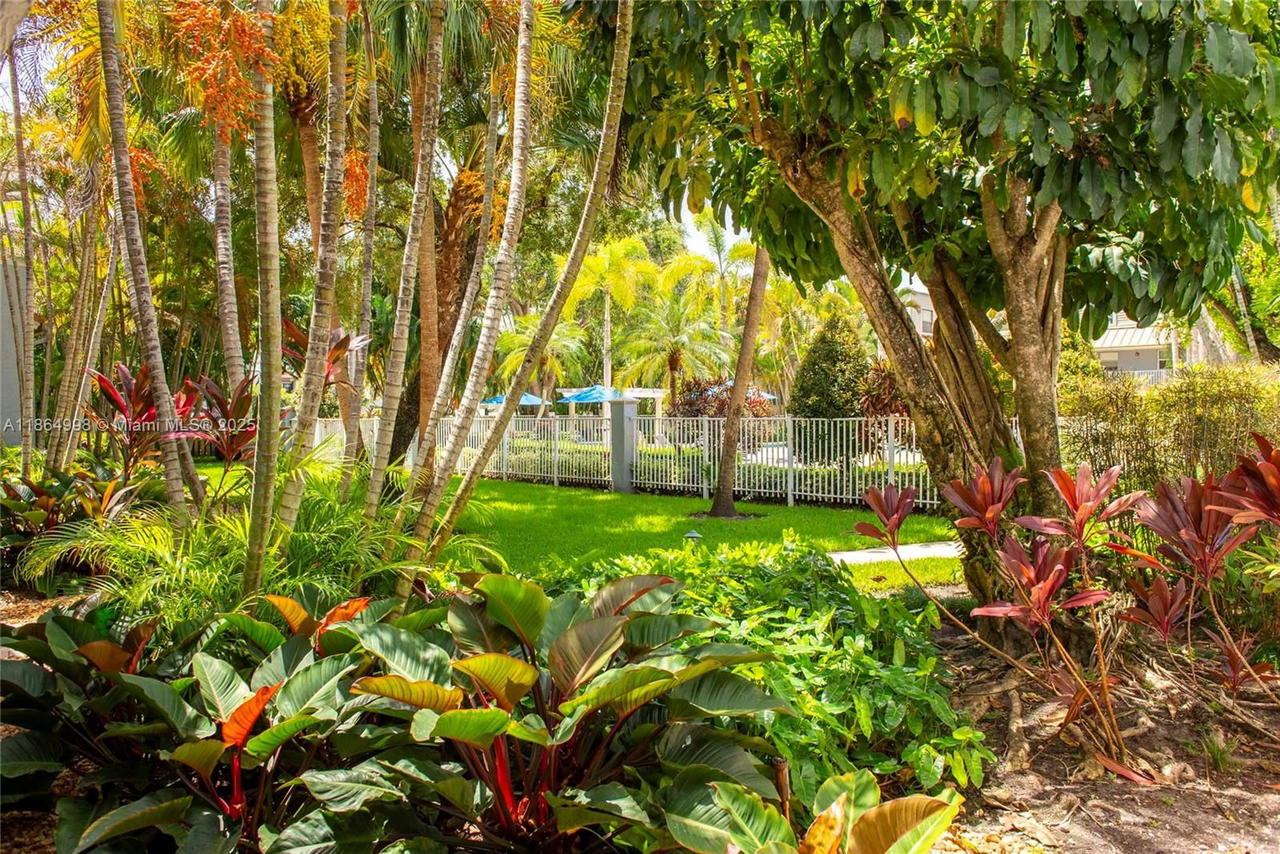 Real estate property located at 4600 67th Ave #237, Miami-dade, Sunwood Condo, Miami, FL