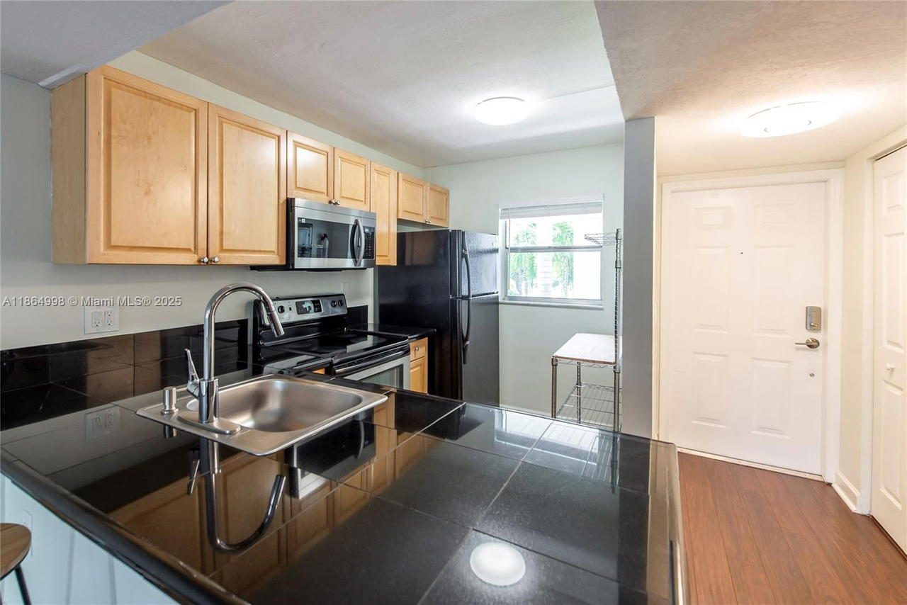 Real estate property located at 4600 67th Ave #237, Miami-dade, Sunwood Condo, Miami, FL