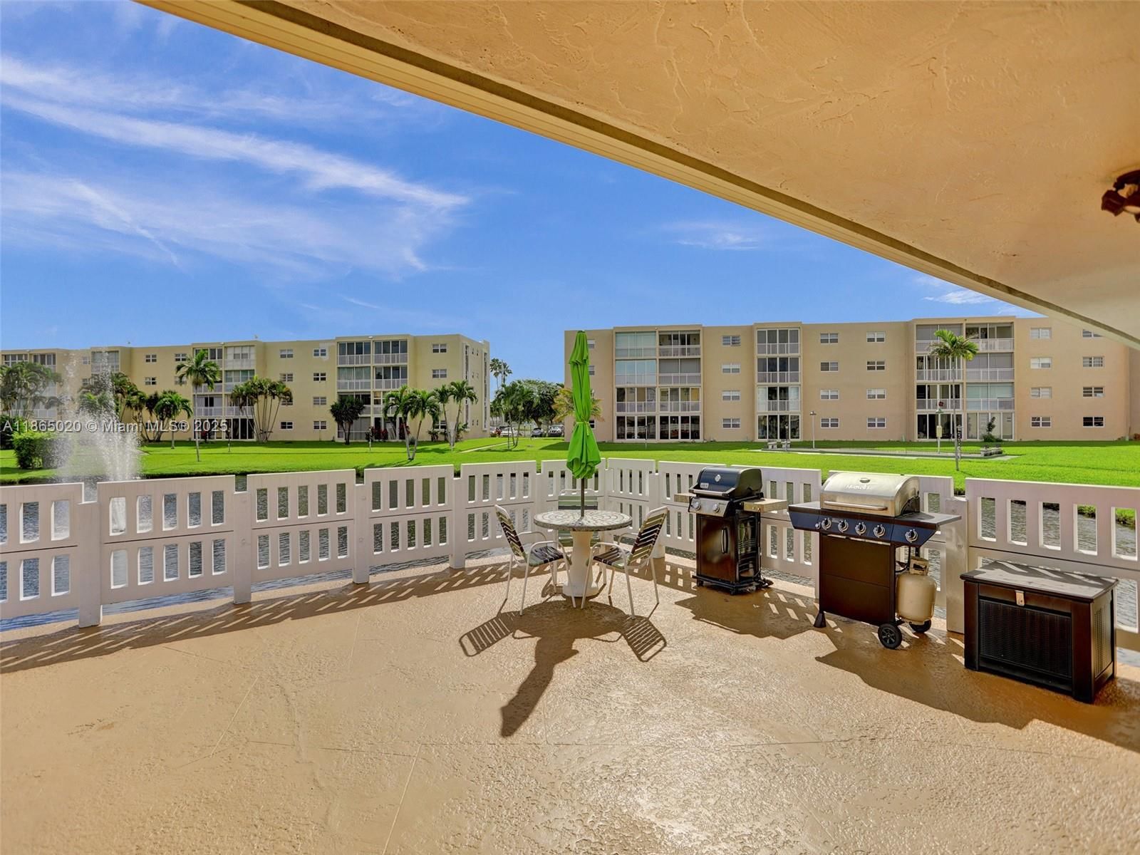 Real estate property located at 205 11th Ter #302, Broward, Meadowbrook Lakes Condo, Dania Beach, FL