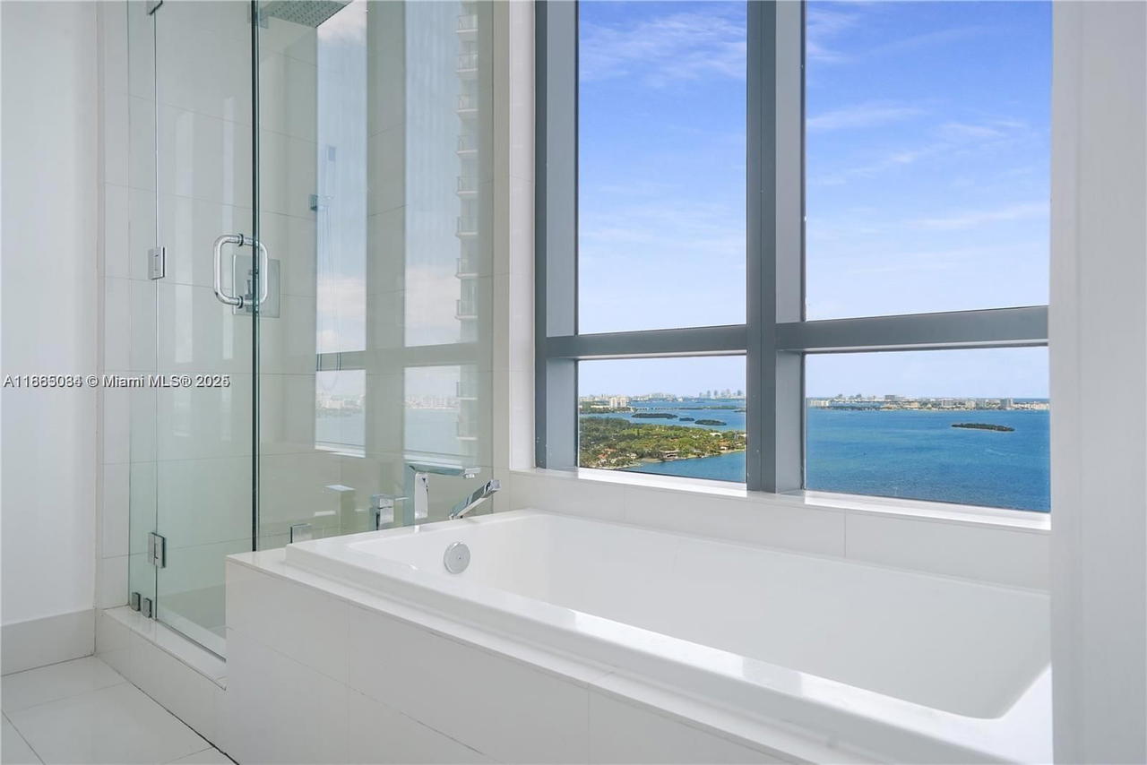 Real estate property located at 650 32nd St #2907, Miami-dade, Paraiso Bay Condo, Miami, FL