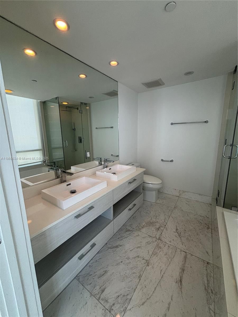 Real estate property located at 650 32nd St #2907, Miami-dade, Paraiso Bay Condo, Miami, FL