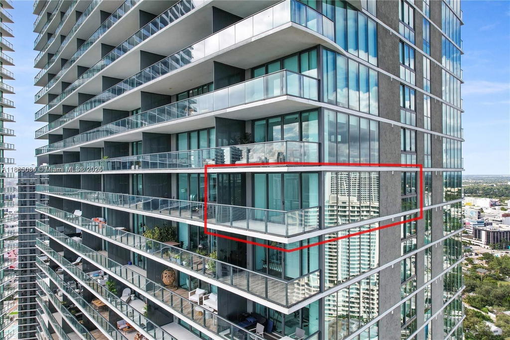 Real estate property located at 650 32nd St #2907, Miami-dade, Paraiso Bay Condo, Miami, FL