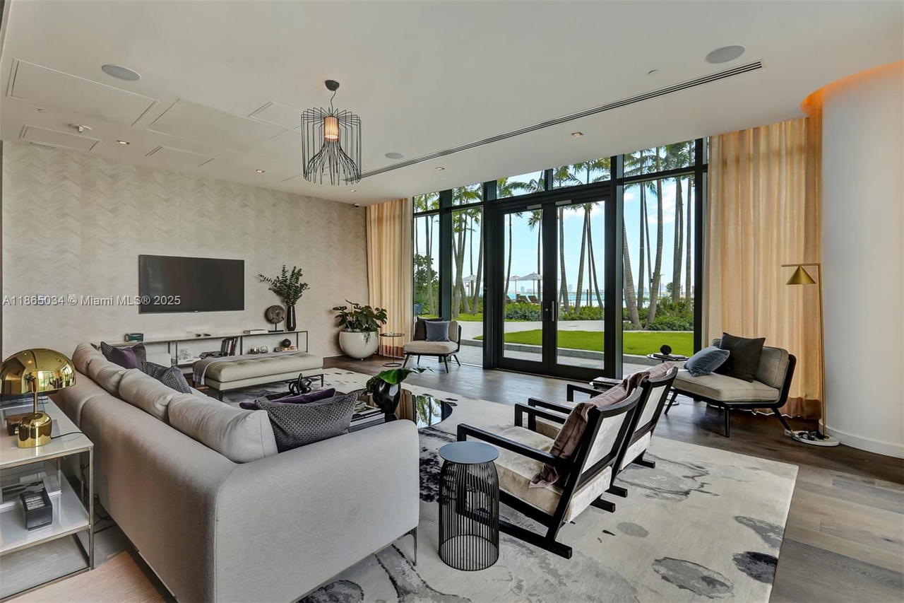 Real estate property located at 650 32nd St #2907, Miami-dade, Paraiso Bay Condo, Miami, FL
