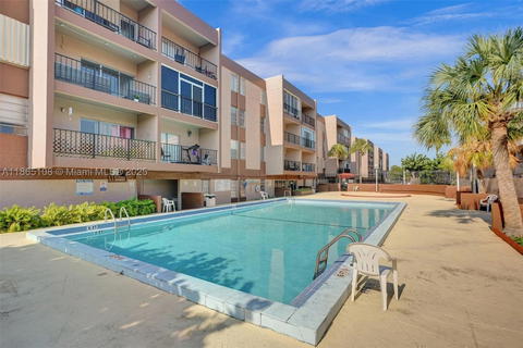 Real estate property located at 1900 68th St C203, Miami-dade, Los Arboles Condo, Hialeah, FL