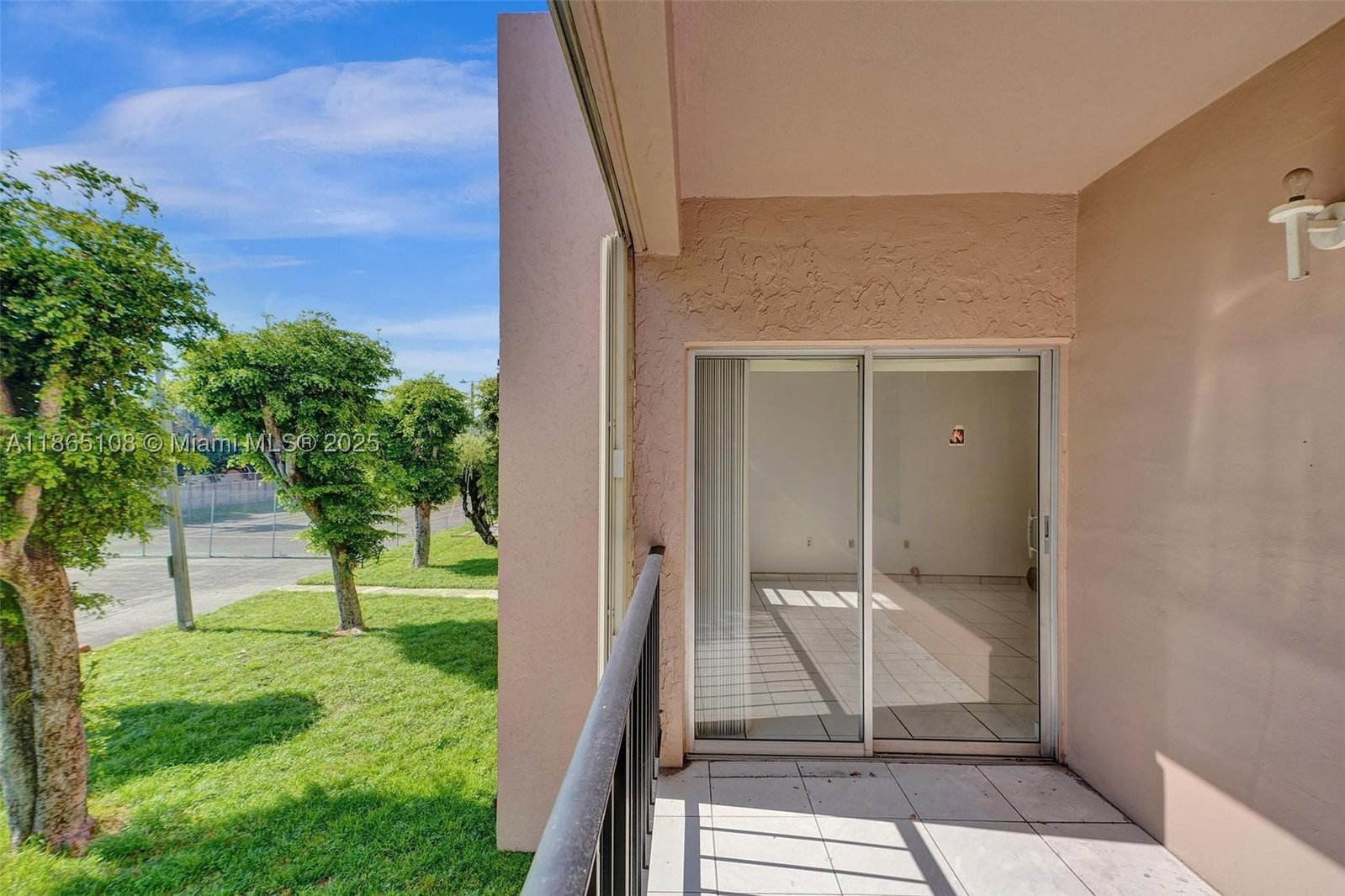 Real estate property located at 1900 68th St C203, Miami-dade, Los Arboles Condo, Hialeah, FL