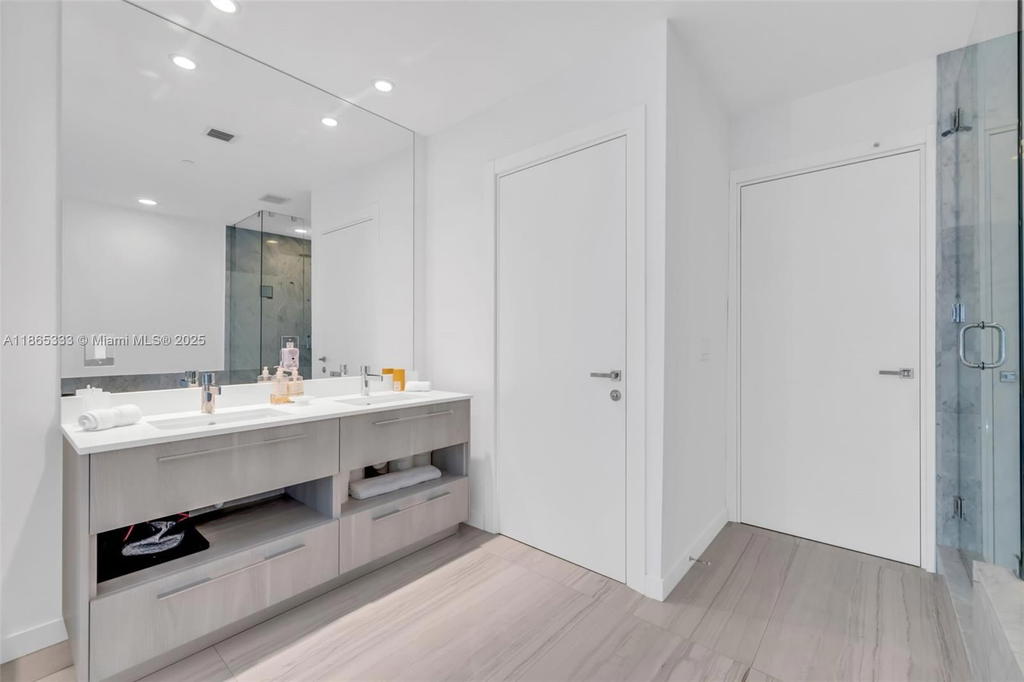 Real estate property located at 480 31st St #4503, Miami-dade, Gran Paraiso Condo, Miami, FL