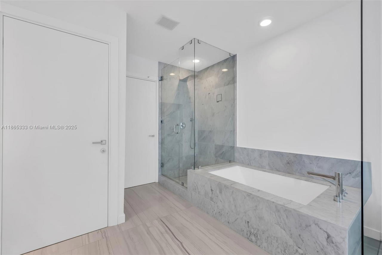 Real estate property located at 480 31st St #4503, Miami-dade, Gran Paraiso Condo, Miami, FL