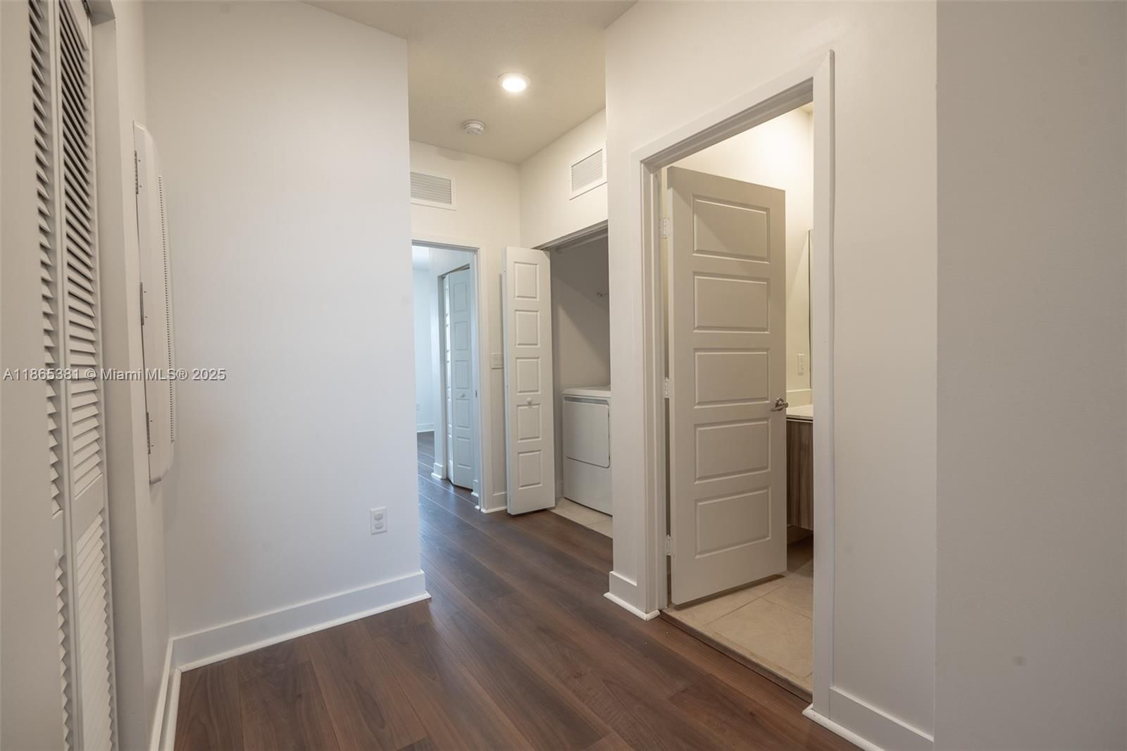 Real estate property located at 15841 90th Ct, Miami-dade, Dunnwoody Lake, Miami Lakes, FL