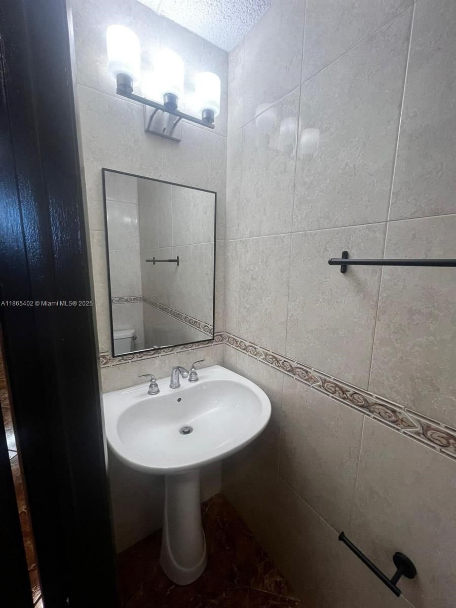 Real estate property located at 5625 17th Ave #701, Miami-dade, Villa 56 Condo, Hialeah, FL