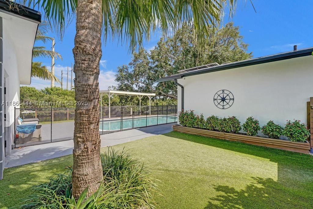 Real estate property located at 4660 37th Ave, Broward, Davis Isles Sec 5, Dania Beach, FL
