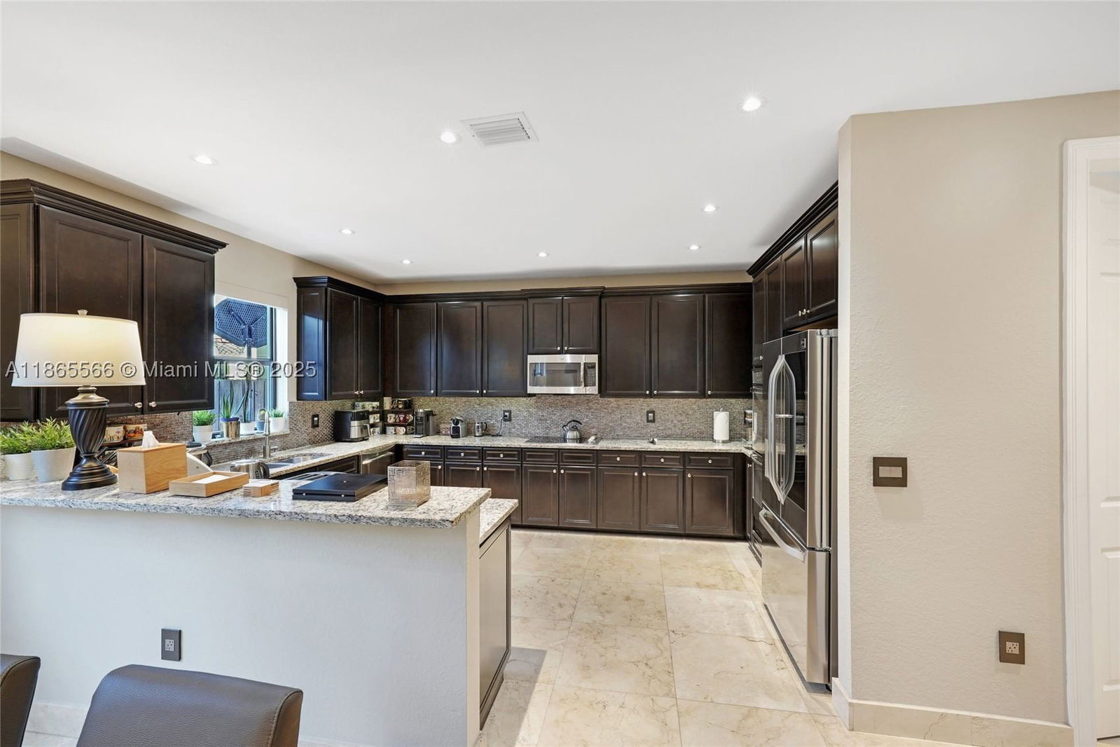Real estate property located at 9835 86th Ter, Miami-dade, Doral Breeze, Doral, FL