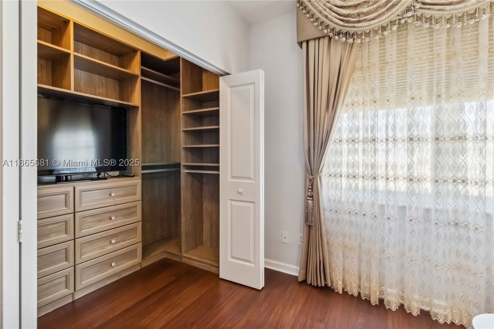 Real estate property located at 511 5th Ave #1214, Broward, Nuriver Landing Condo, Fort Lauderdale, FL
