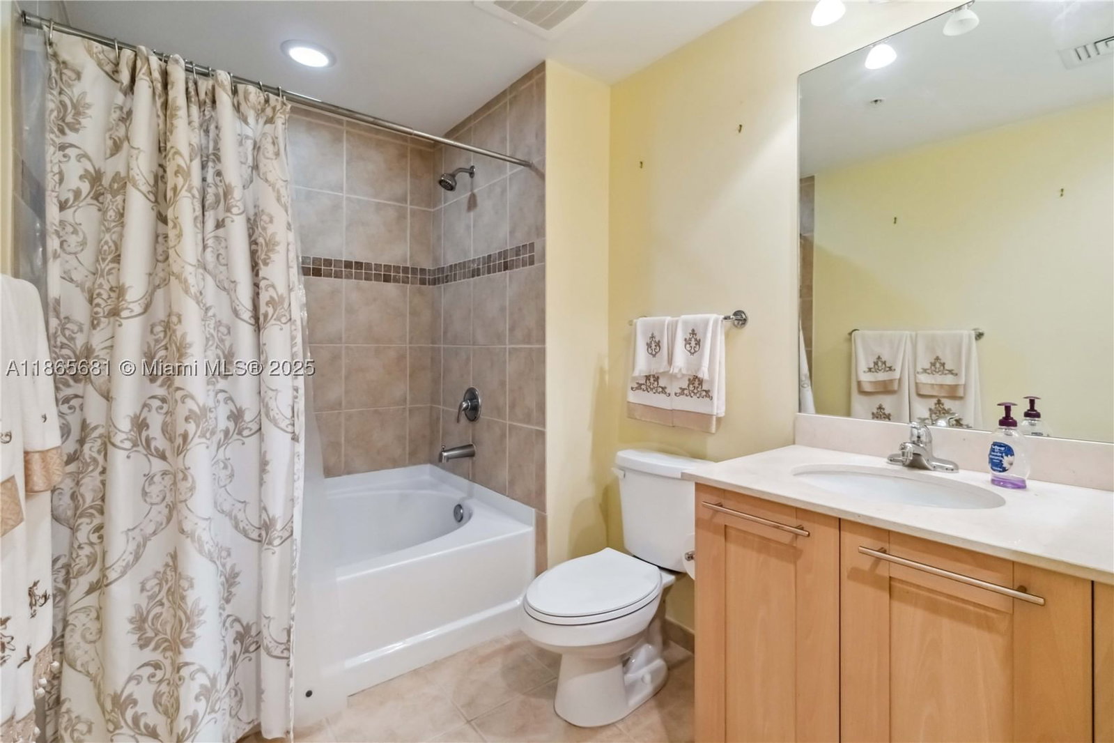 Real estate property located at 511 5th Ave #1214, Broward, Nuriver Landing Condo, Fort Lauderdale, FL