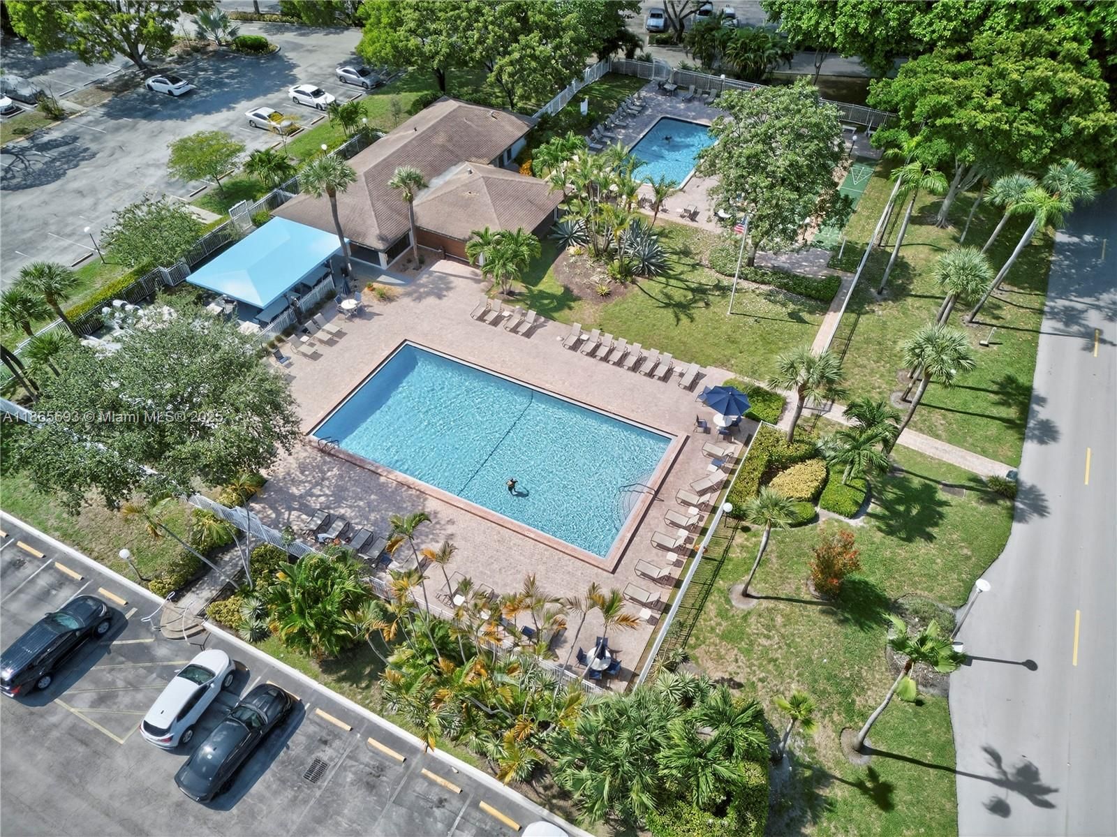 Real estate property located at 3001 Course Dr #105, Broward, Palm-aire Country Club, Pompano Beach, FL