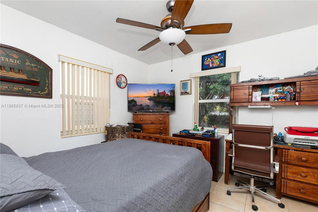 Real estate property located at 926 24th Ct, Miami-dade, Riverside Farms, Miami, FL