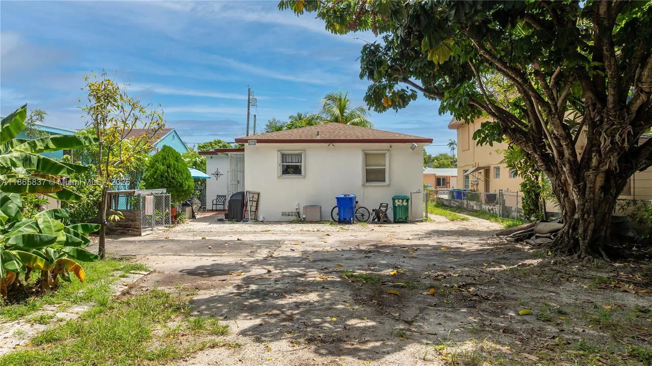 Real estate property located at 926 24th Ct, Miami-dade, Riverside Farms, Miami, FL