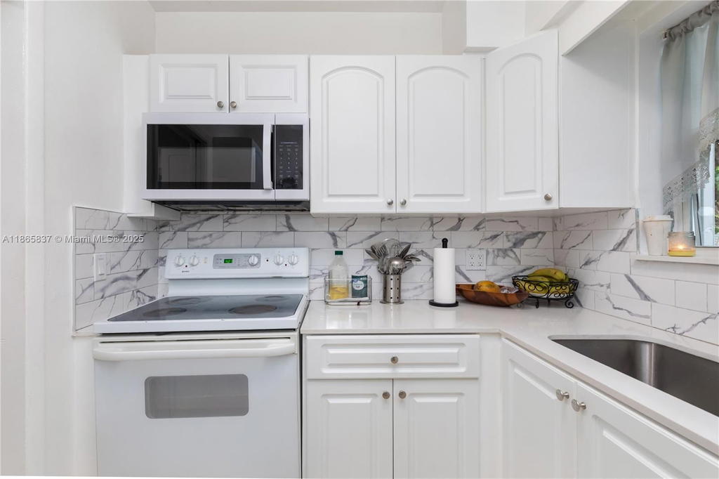 Real estate property located at 926 24th Ct, Miami-dade, Riverside Farms, Miami, FL