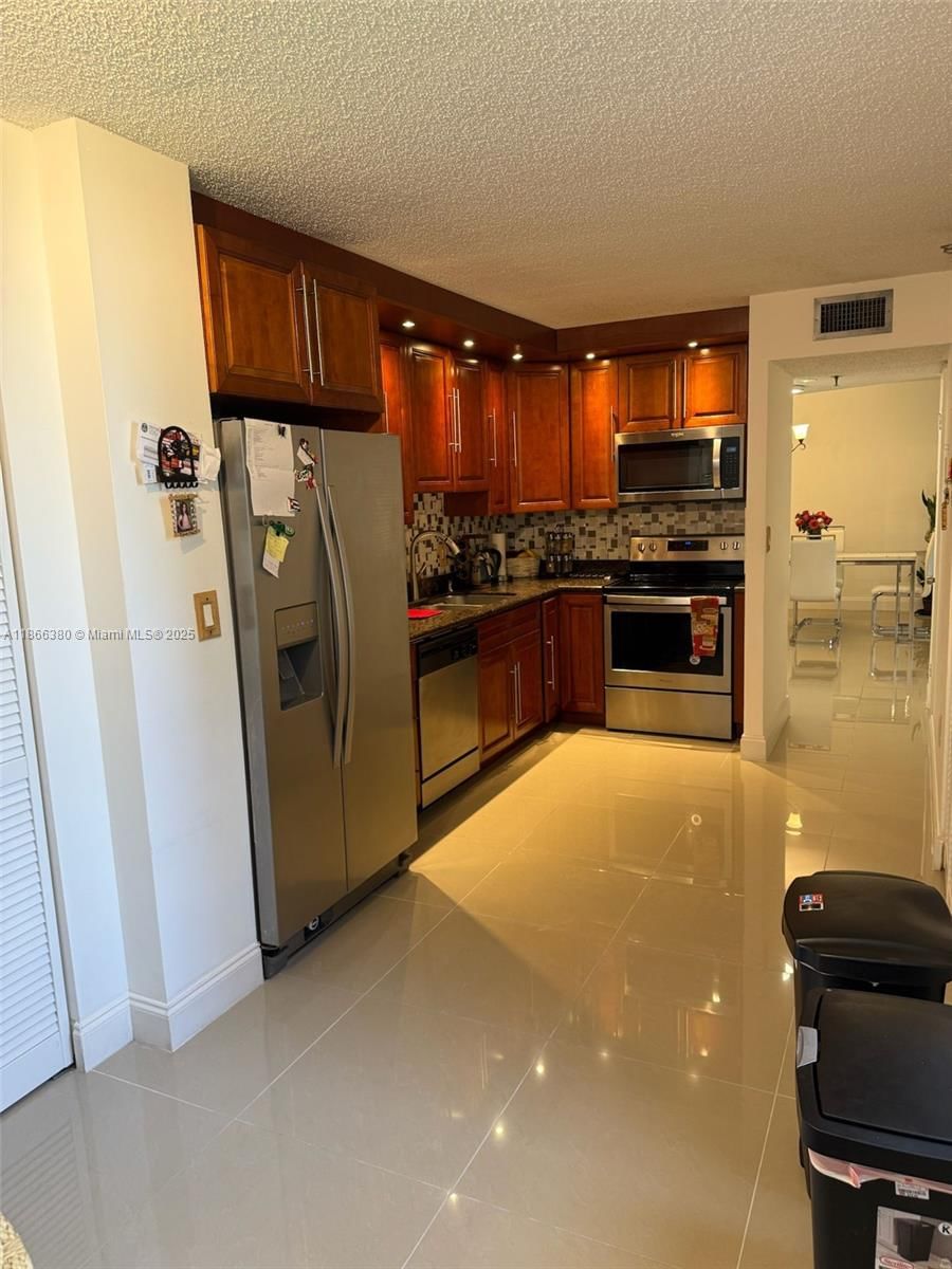 Real estate property located at 900 195th St #317, Miami-dade, Chantilly Condo, Miami, FL