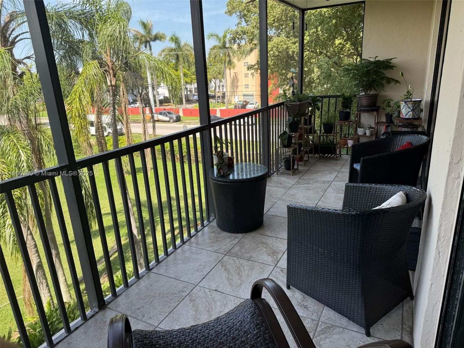 Real estate property located at 900 195th St #317, Miami-dade, Chantilly Condo, Miami, FL