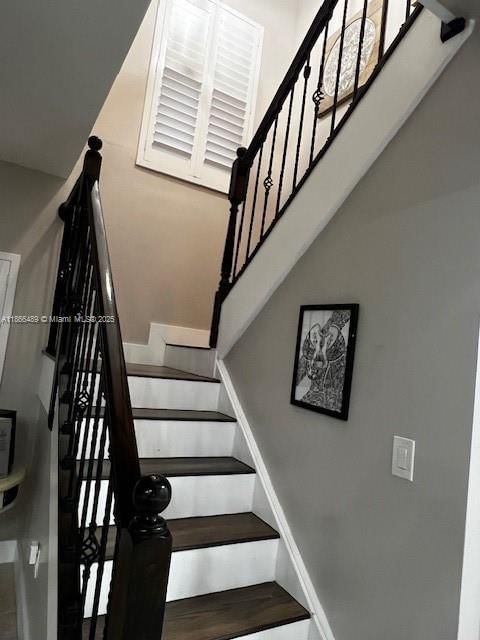 Real estate property located at 16131 79th Ter, Miami-dade, Heftler Homes At Lago Mar, Miami, FL
