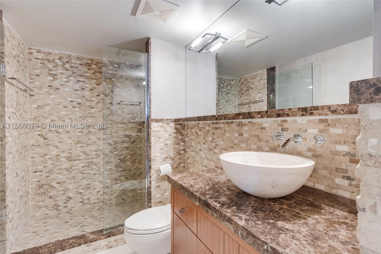 Real estate property located at 4000 Towerside Ter #1701, Miami-dade, The Towers Of Quayside Co, Miami, FL