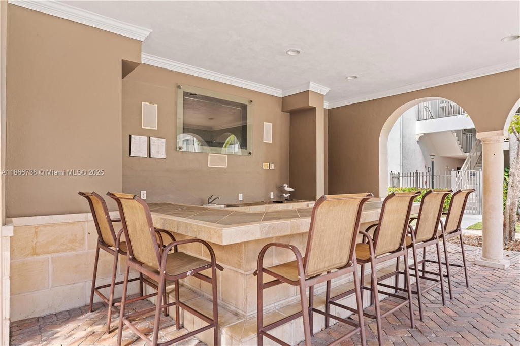 Real estate property located at 6851 44th St #106, Miami-dade, Gables Court, Miami, FL