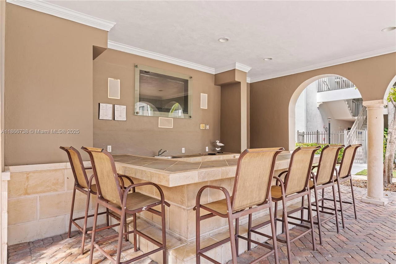 Real estate property located at 6851 44th St #106, Miami-dade, Gables Court, Miami, FL
