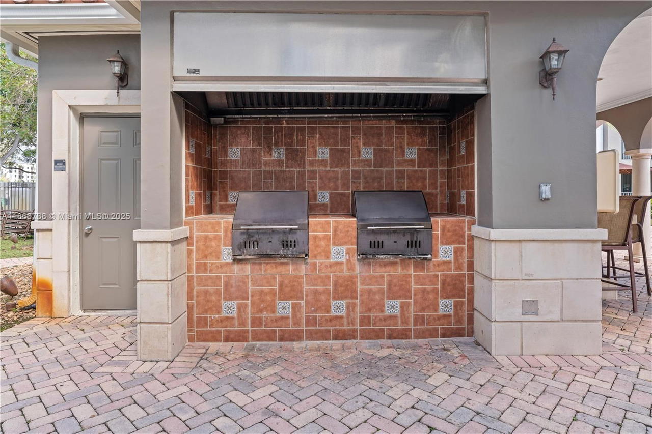 Real estate property located at 6851 44th St #106, Miami-dade, Gables Court, Miami, FL
