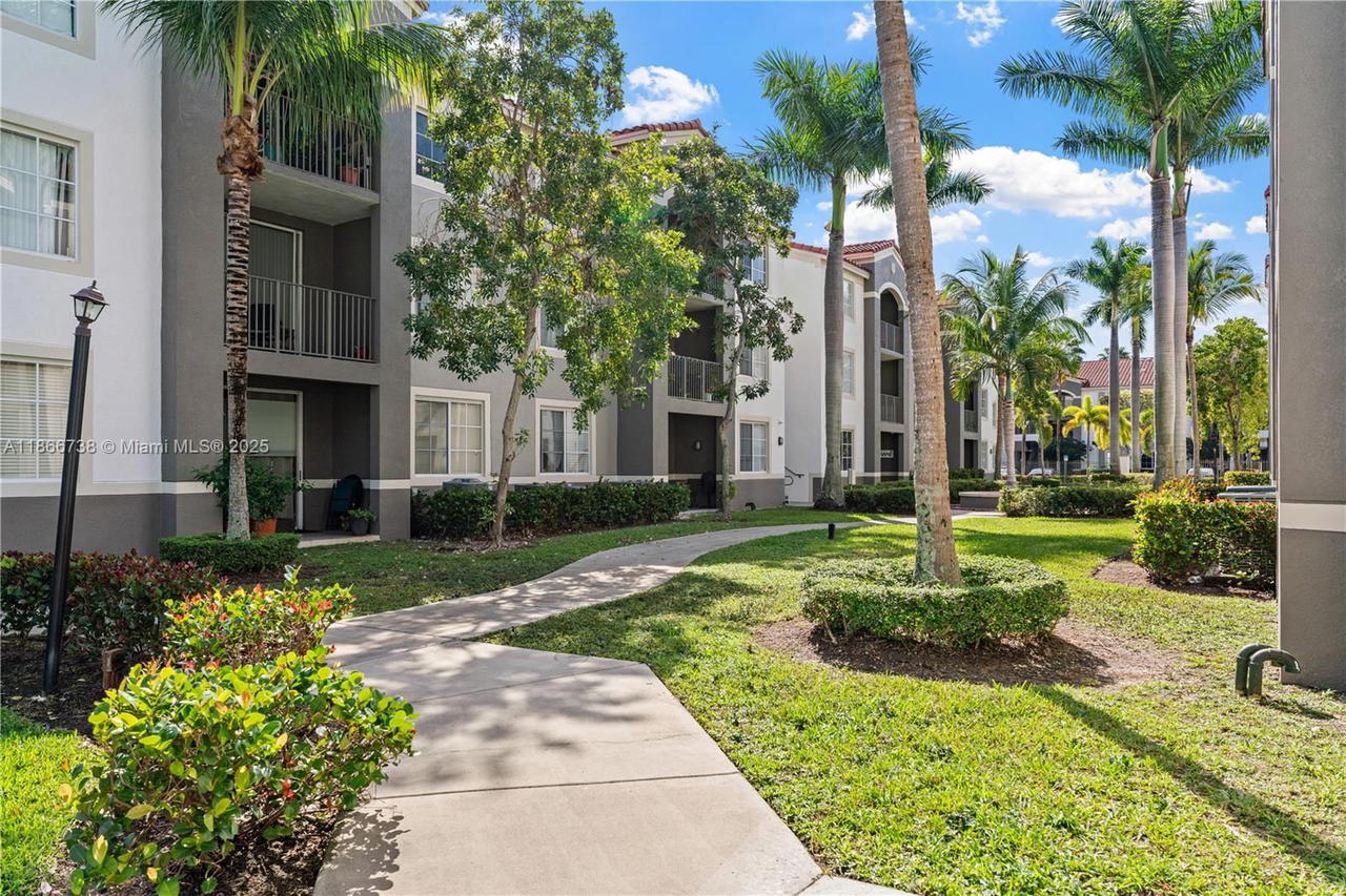 Real estate property located at 6851 44th St #106, Miami-dade, Gables Court, Miami, FL