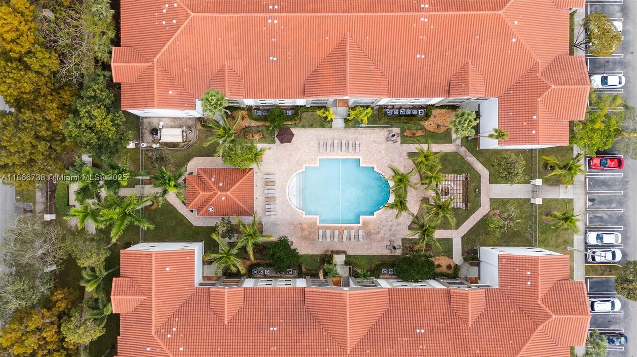 Real estate property located at 6851 44th St #106, Miami-dade, Gables Court, Miami, FL