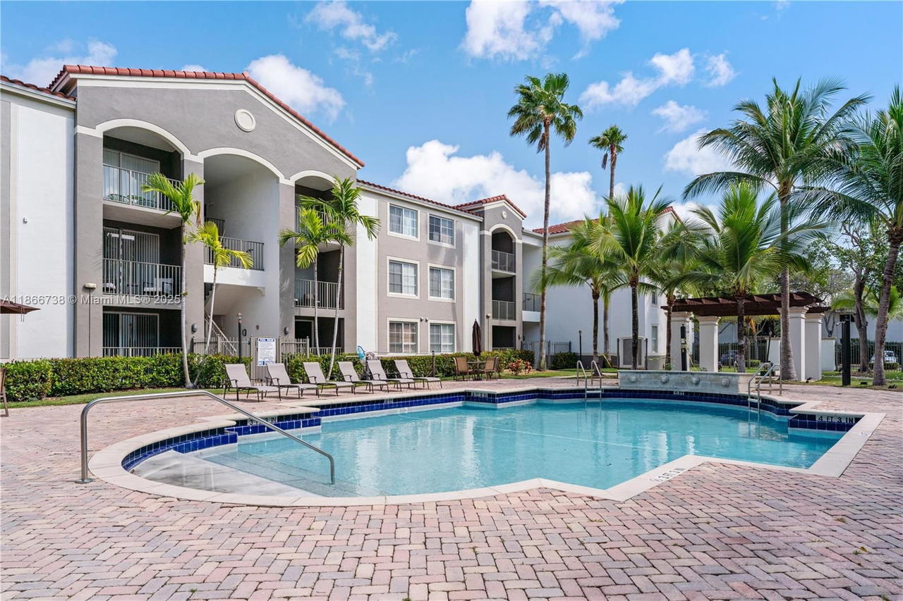 Real estate property located at 6851 44th St #106, Miami-dade, Gables Court, Miami, FL