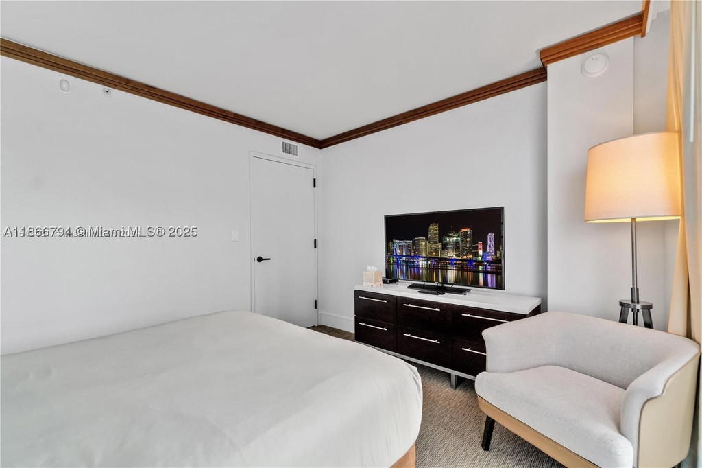 Real estate property located at 6801 Collins Ave #818, Miami-dade, Central Carillon Beach Co, Miami Beach, FL