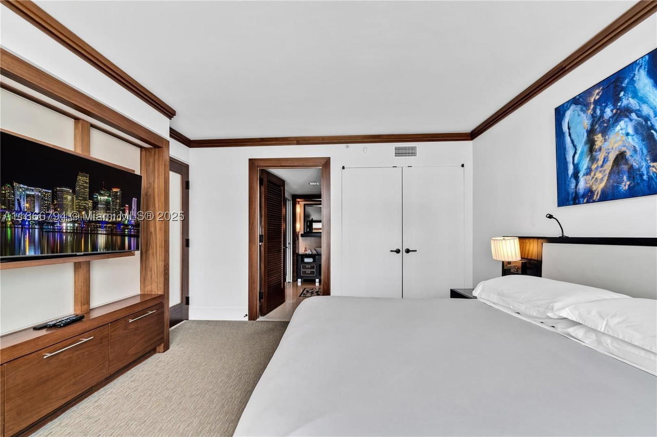 Real estate property located at 6801 Collins Ave #818, Miami-dade, Central Carillon Beach Co, Miami Beach, FL