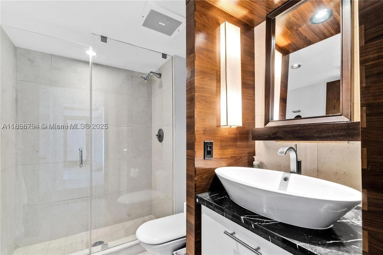 Real estate property located at 6801 Collins Ave #818, Miami-dade, Central Carillon Beach Co, Miami Beach, FL