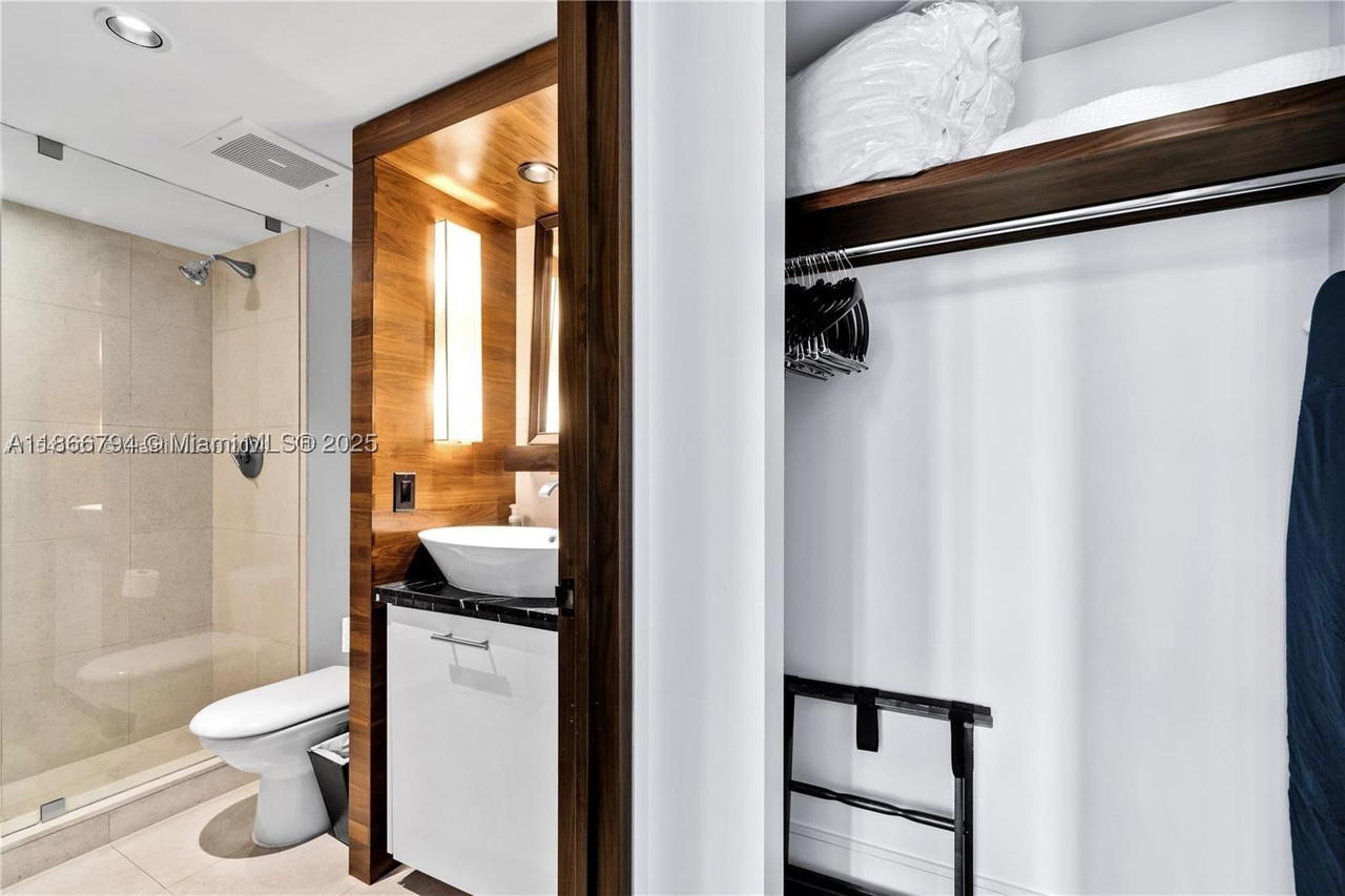Real estate property located at 6801 Collins Ave #818, Miami-dade, Central Carillon Beach Co, Miami Beach, FL