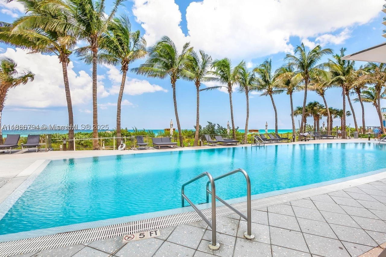 Real estate property located at 6801 Collins Ave #818, Miami-dade, Central Carillon Beach Co, Miami Beach, FL