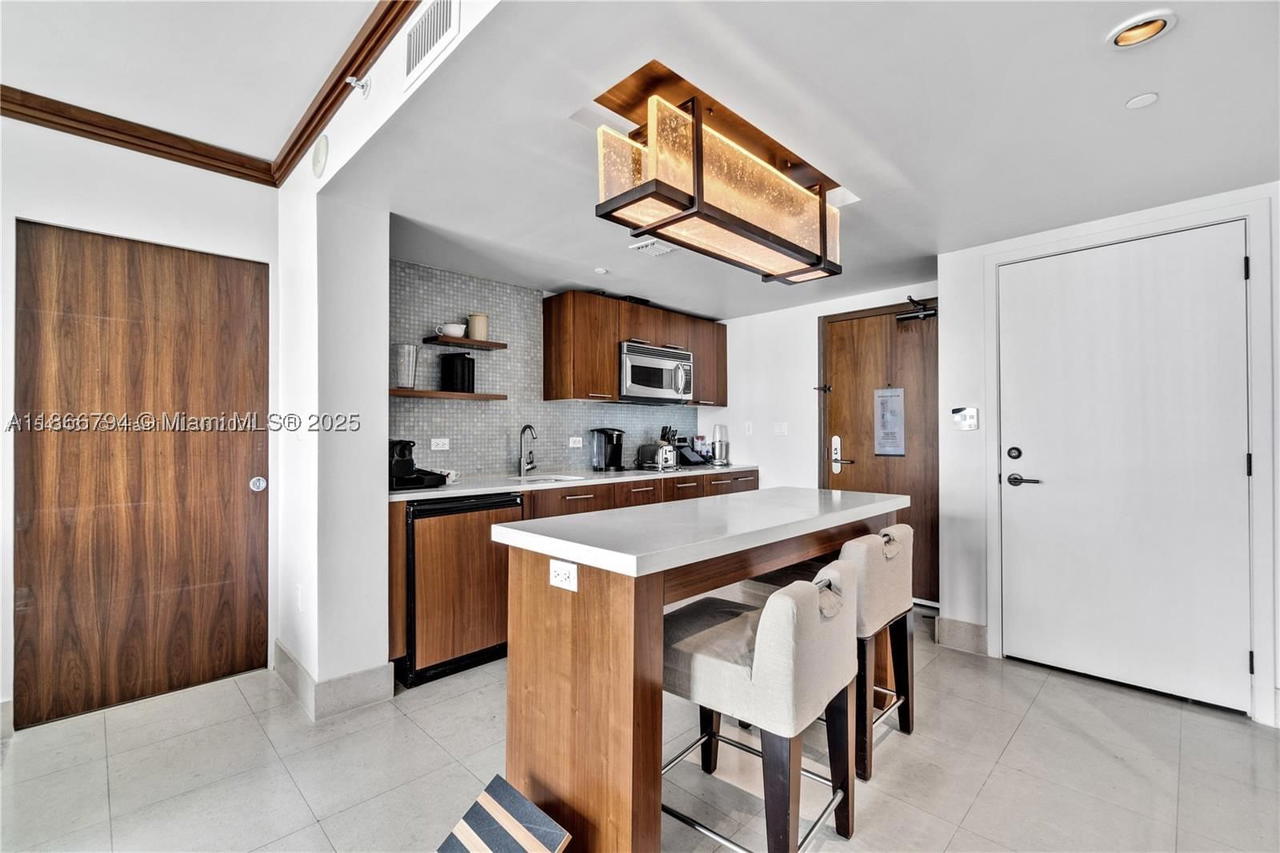 Real estate property located at 6801 Collins Ave #818, Miami-dade, Central Carillon Beach Co, Miami Beach, FL