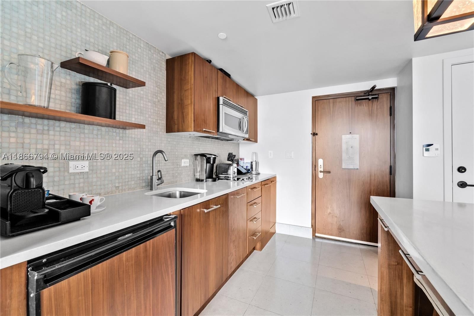 Real estate property located at 6801 Collins Ave #818, Miami-dade, Central Carillon Beach Co, Miami Beach, FL