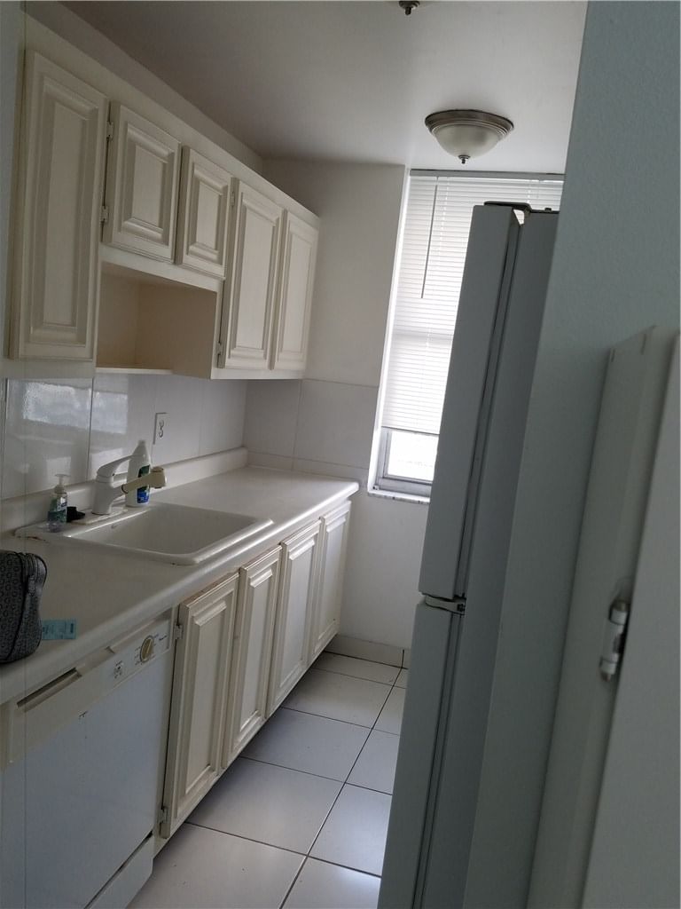 Real estate property located at 6360 8th Ave, Miami-dade, Lake Laurence Est 1st Add, Hialeah, FL
