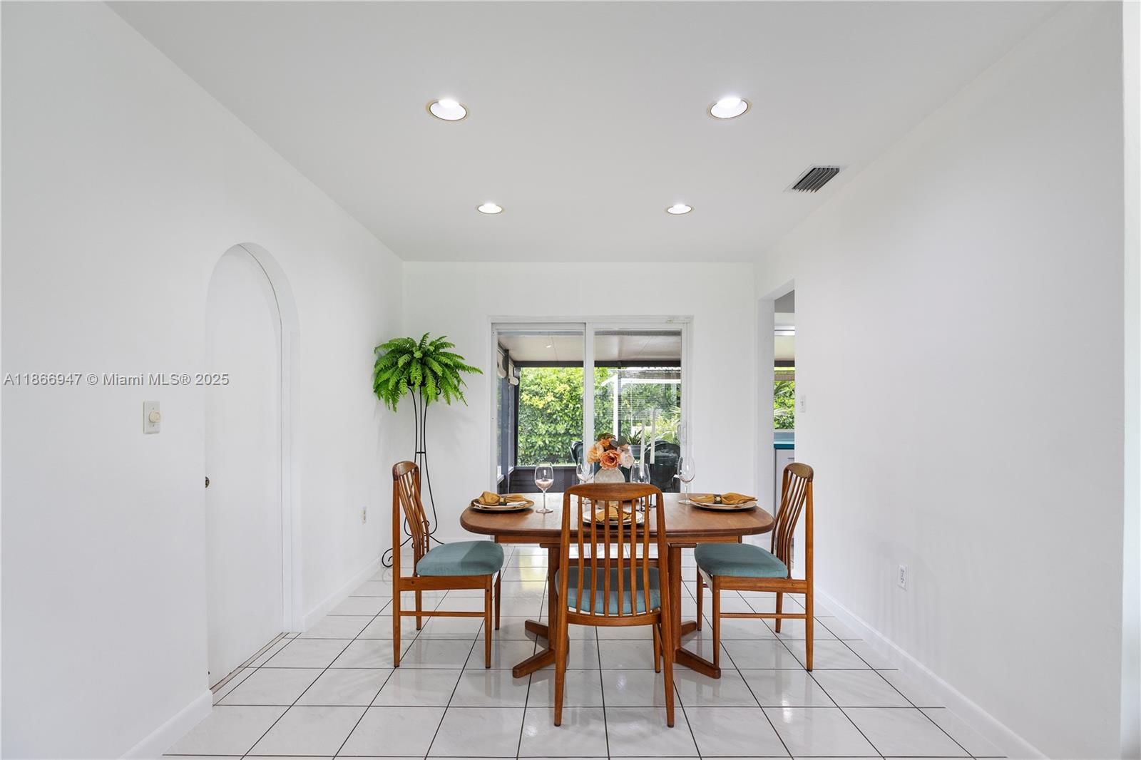 Real estate property located at 9601 58th St, Miami-dade, Darlington Manor 1st Addn, Miami, FL