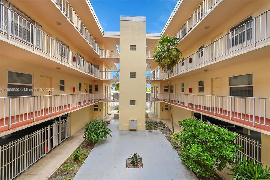 Real estate property located at 1747 Rodman St #207, Broward, Rodman Of Hollywood Condo, Hollywood, FL