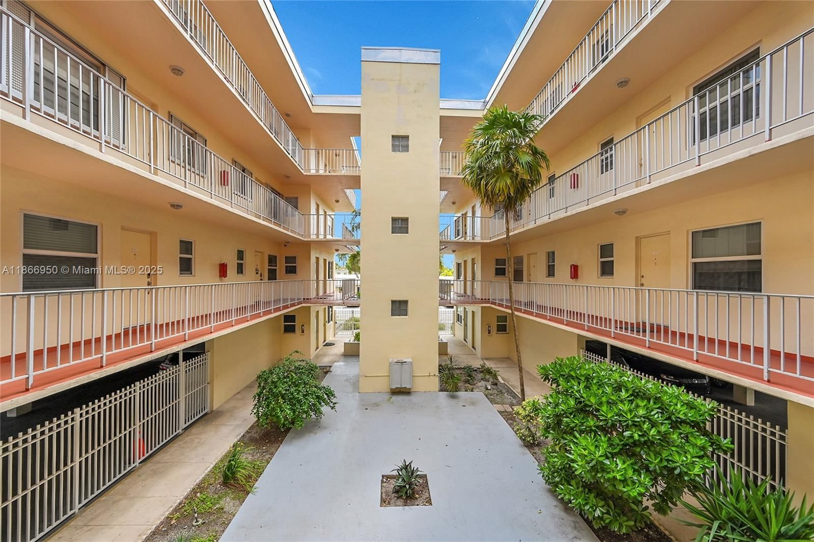Real estate property located at 1747 Rodman St #207, Broward, Rodman Of Hollywood Condo, Hollywood, FL