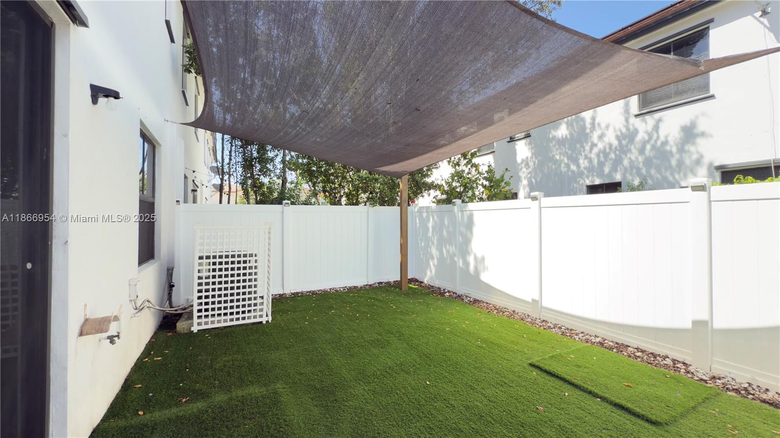 Real estate property located at 10348 33rd Ln, Miami-dade, Aquabella Section One, Hialeah, FL