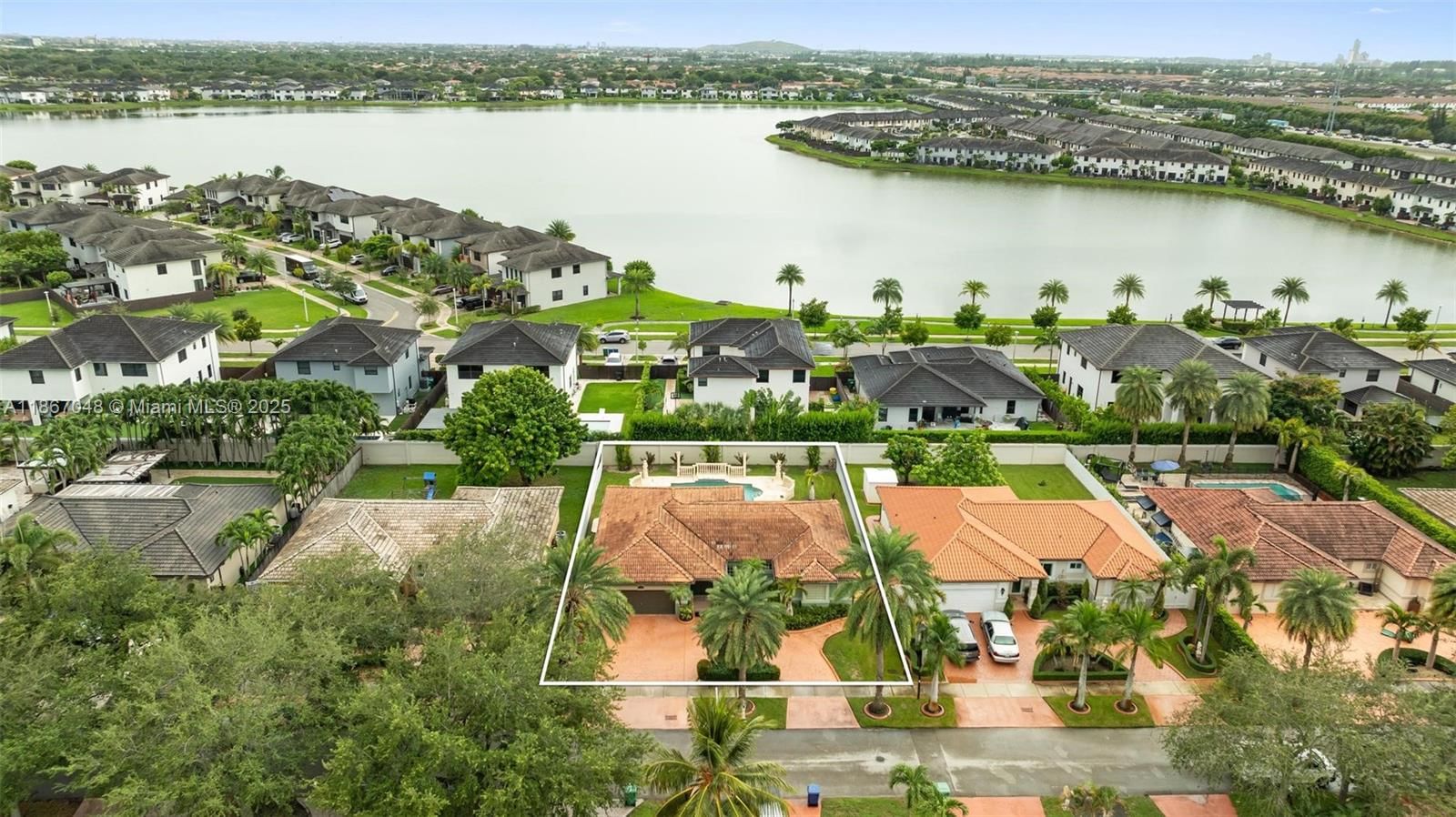 Real estate property located at 9010 162nd Ter, Miami-dade, Royal Garden Estates, Miami Lakes, FL