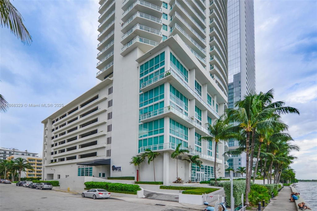 Real estate property located at 665 25th St #1704, Miami-dade, Onyx On The Bay Condo, Miami, FL