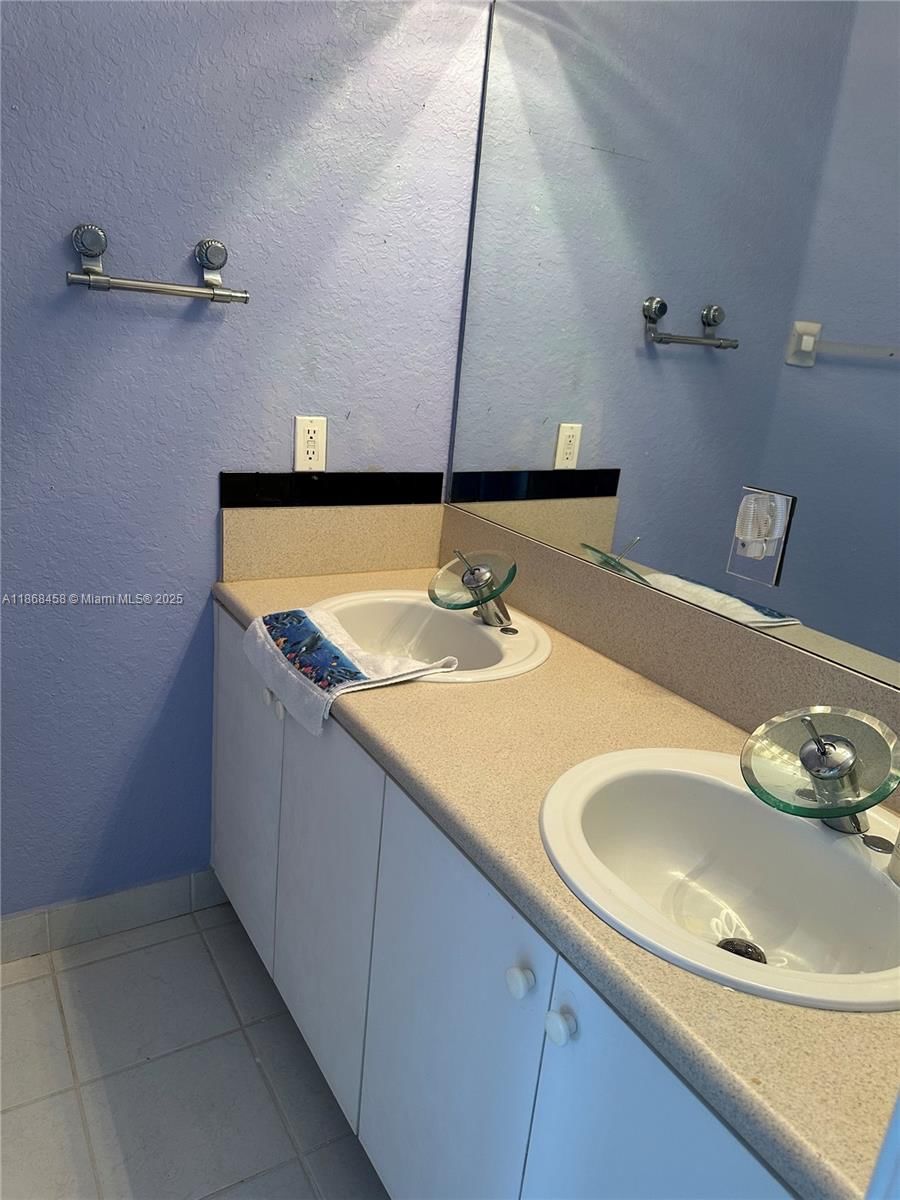 Real estate property located at 2308 37th Ter, Miami-dade, Portofino Bay, Homestead, FL