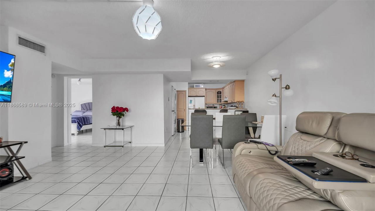 Real estate property located at 15480 82nd Ln #218, Miami-dade, Continuum Condo Ph Ii, Miami, FL