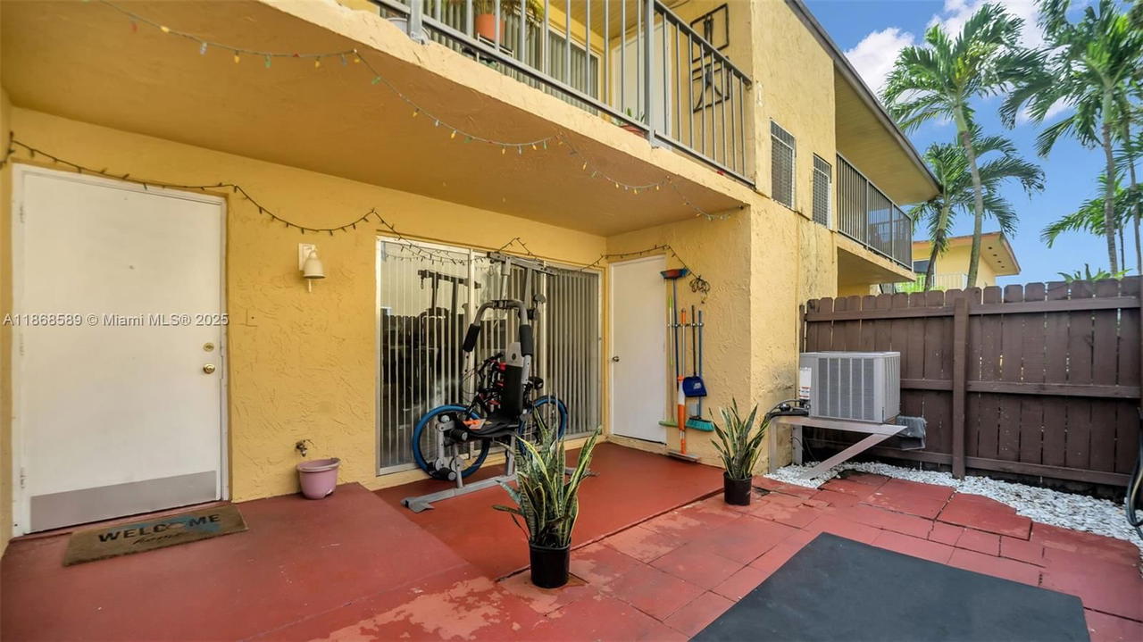 Real estate property located at 15480 82nd Ln #218, Miami-dade, Continuum Condo Ph Ii, Miami, FL